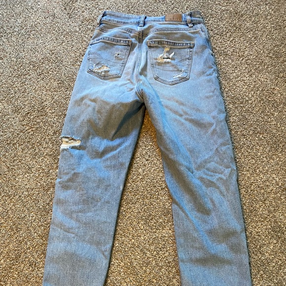 American eagle ripped mom jeans - Picture 3 of 4